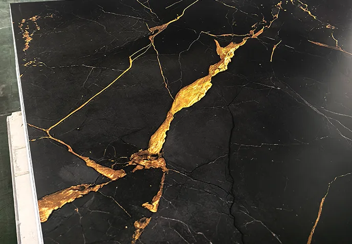 Na buntáistí a bhaineann le Carbóin Crystal Wall Painéal.