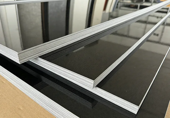 Na gnéithe de PET Mirror Carbon Crystal Wall Panel.